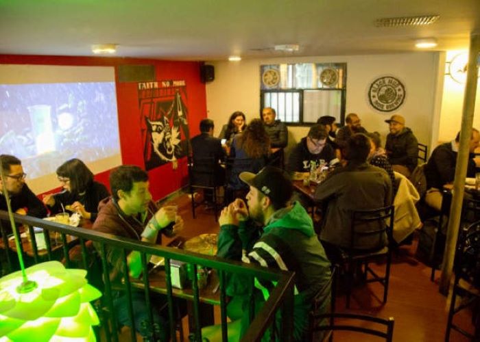 5 Bares De Cerveja Bacanas Para Você Conhecer Cervejas Artesanais Chilenas Em Santiago
